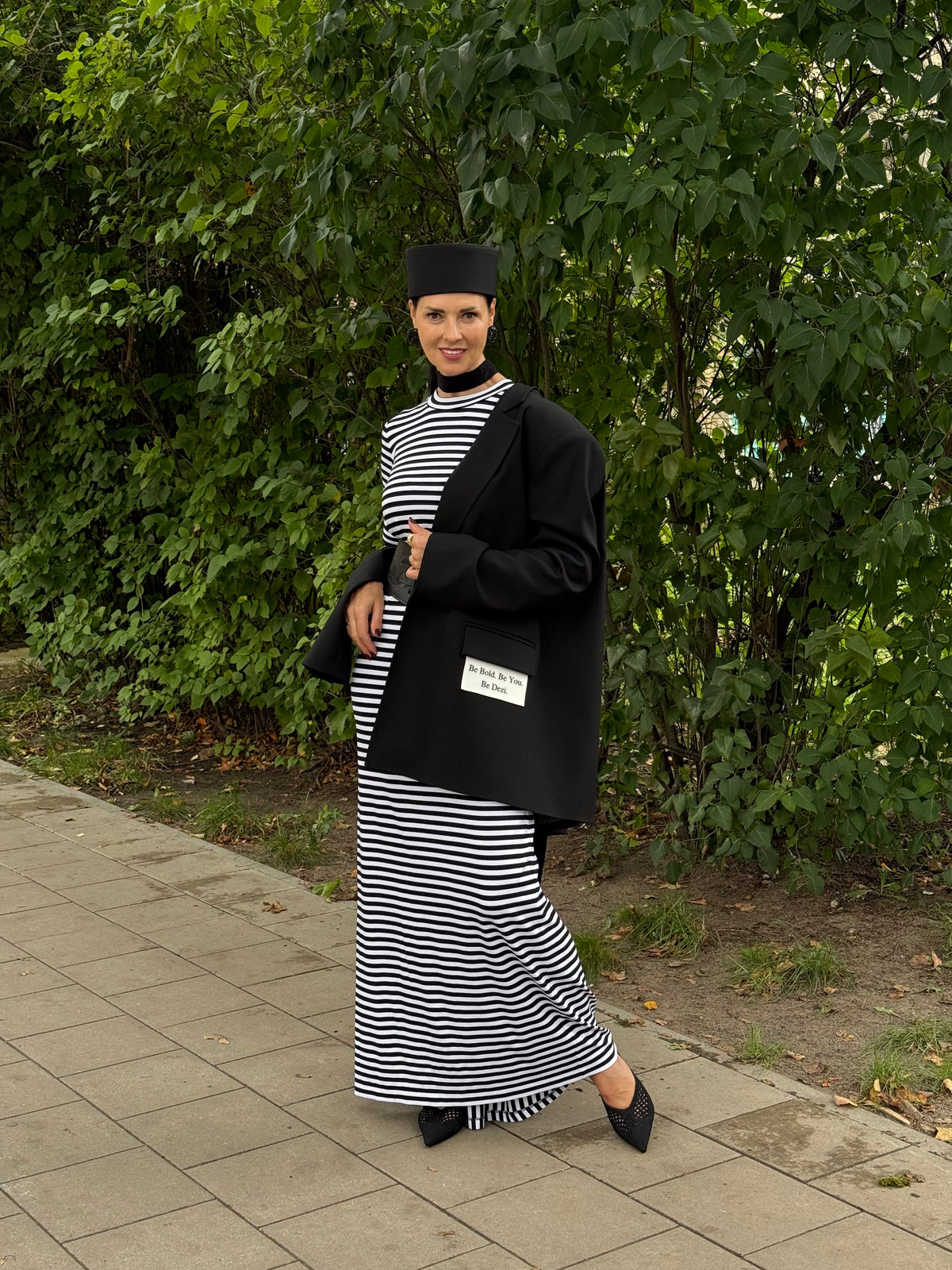 Eleganta strīpaina maksi kleita
