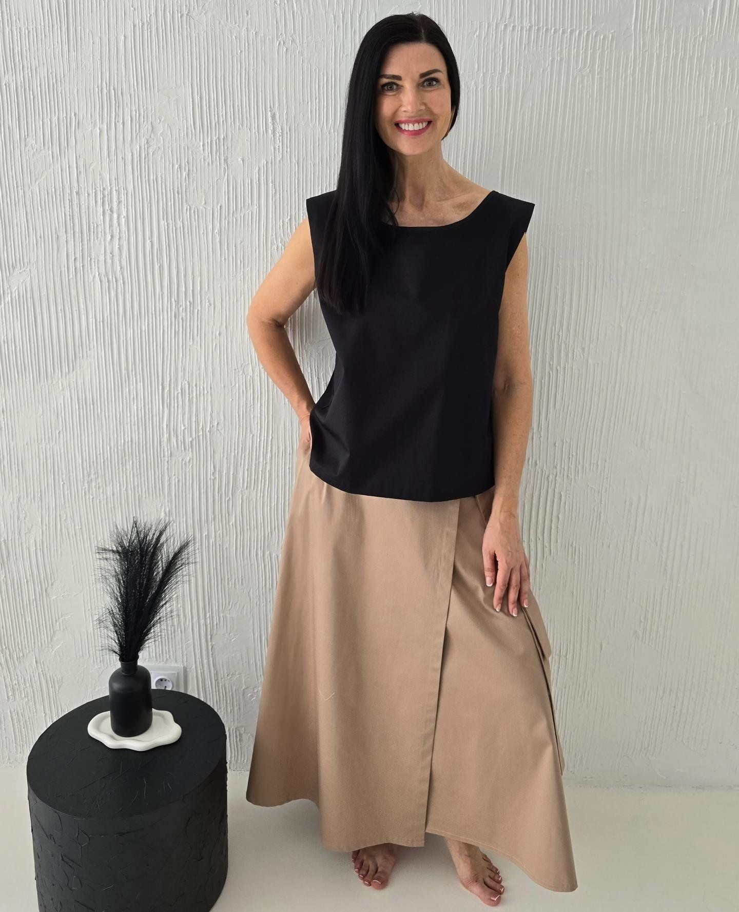 Sieviešu tops melnā krāsā