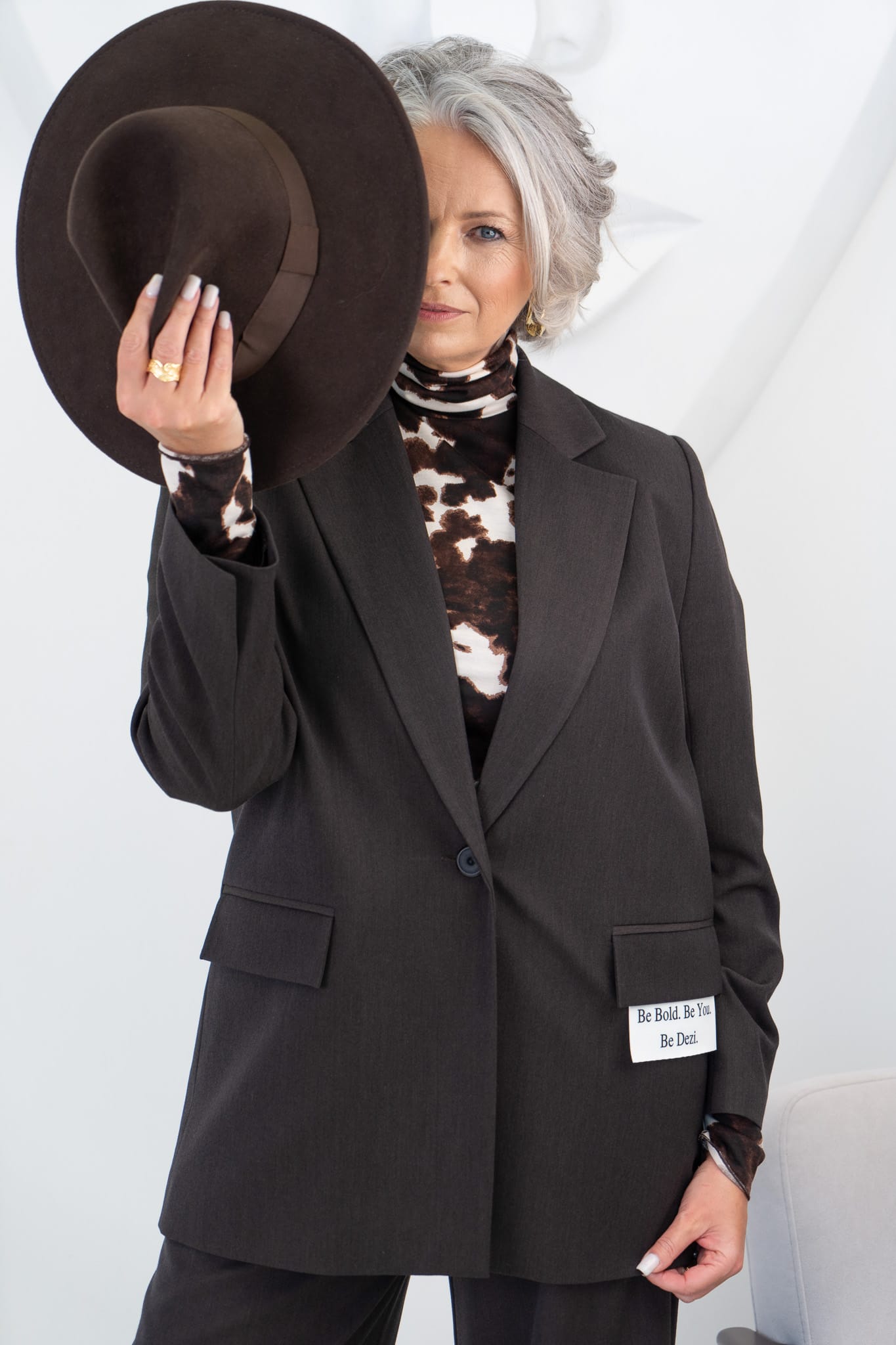 Raiba trikotāžas bītlene sievietēm.